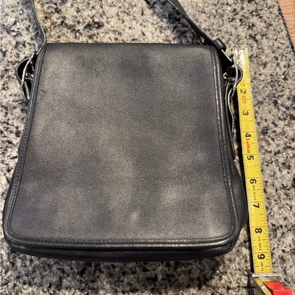 Wary 2000s Coach Leather Purse - Picture 3 of 10